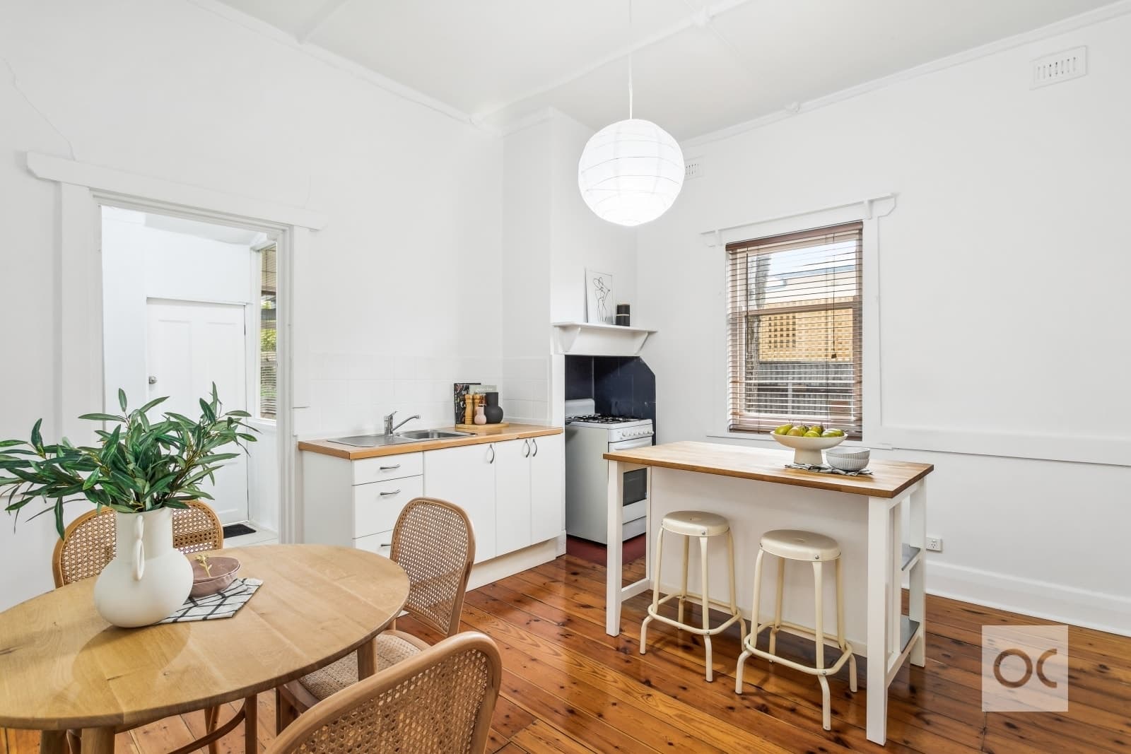 16 East Parade, Kingswood - Thumbnail 3