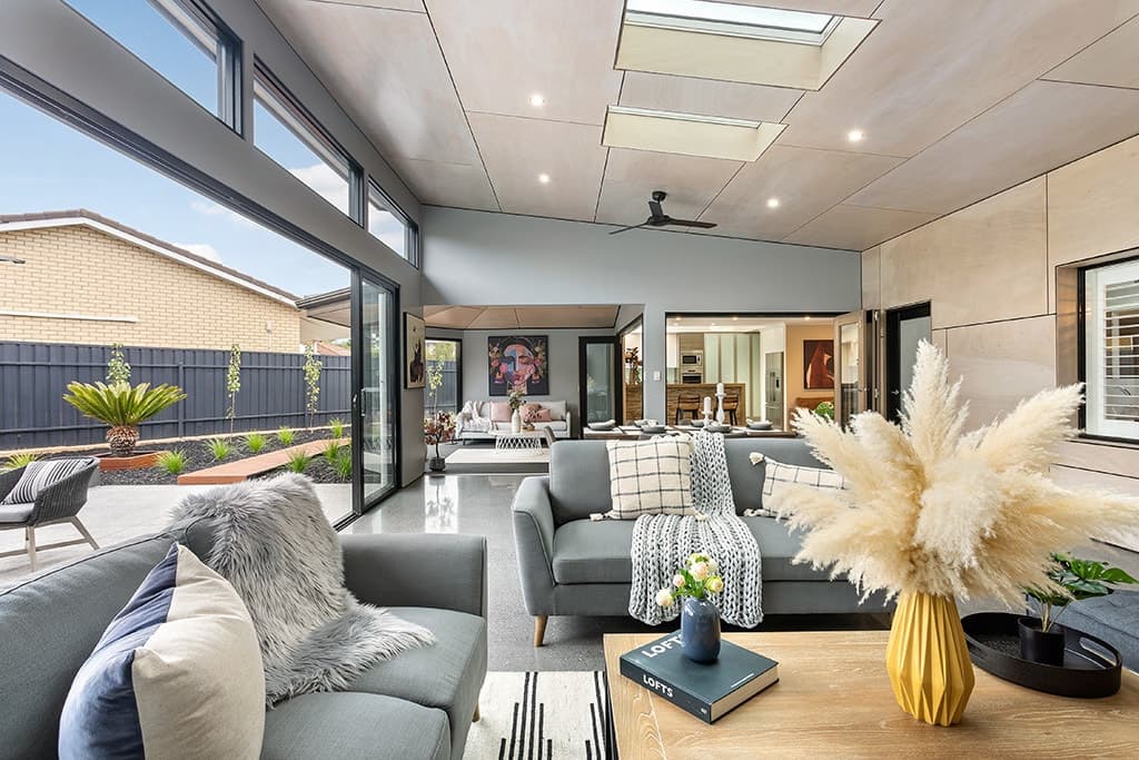 2 Glen Court, Novar Gardens - Image 1
