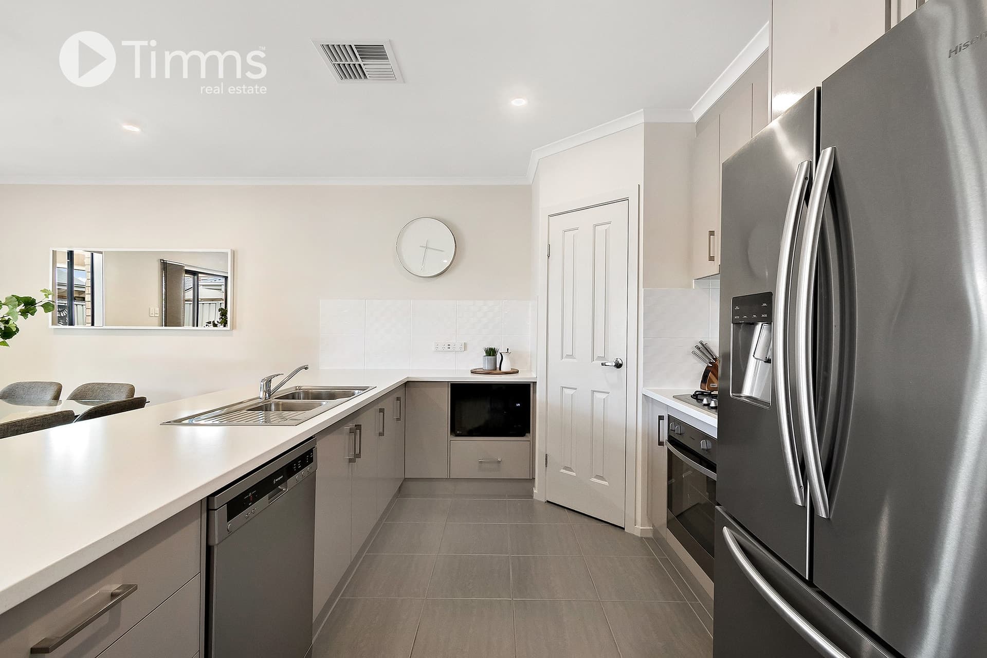 9 Saturn Court, Woodcroft - Thumbnail 2