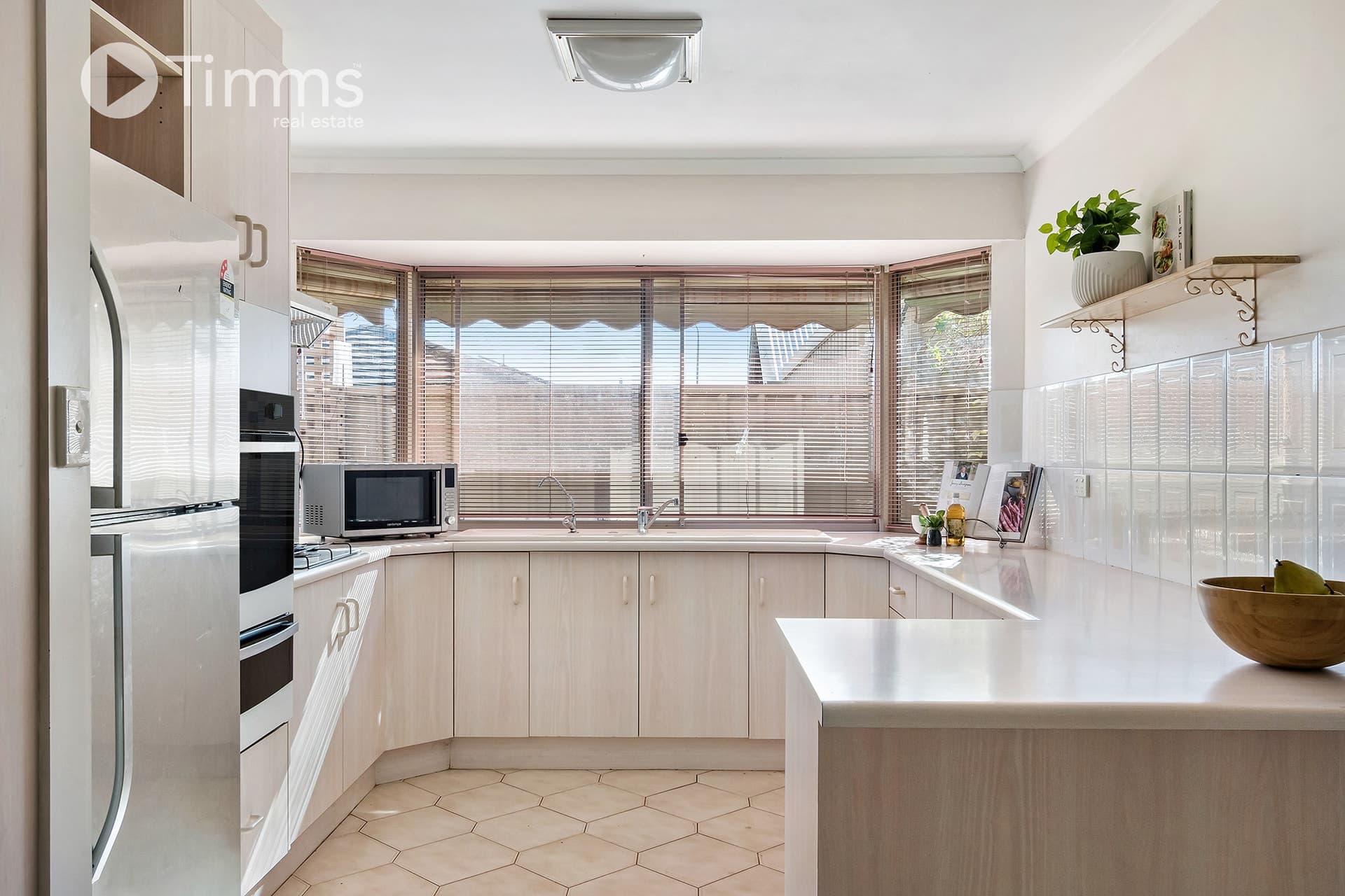 6 Seaspray Court, Seaford Rise - Image 1