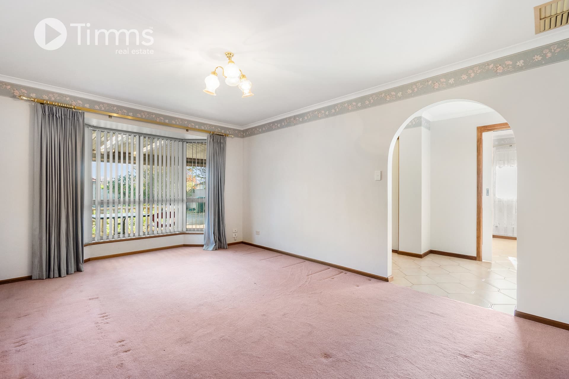 6 Seaspray Court, Seaford Rise - Thumbnail 2