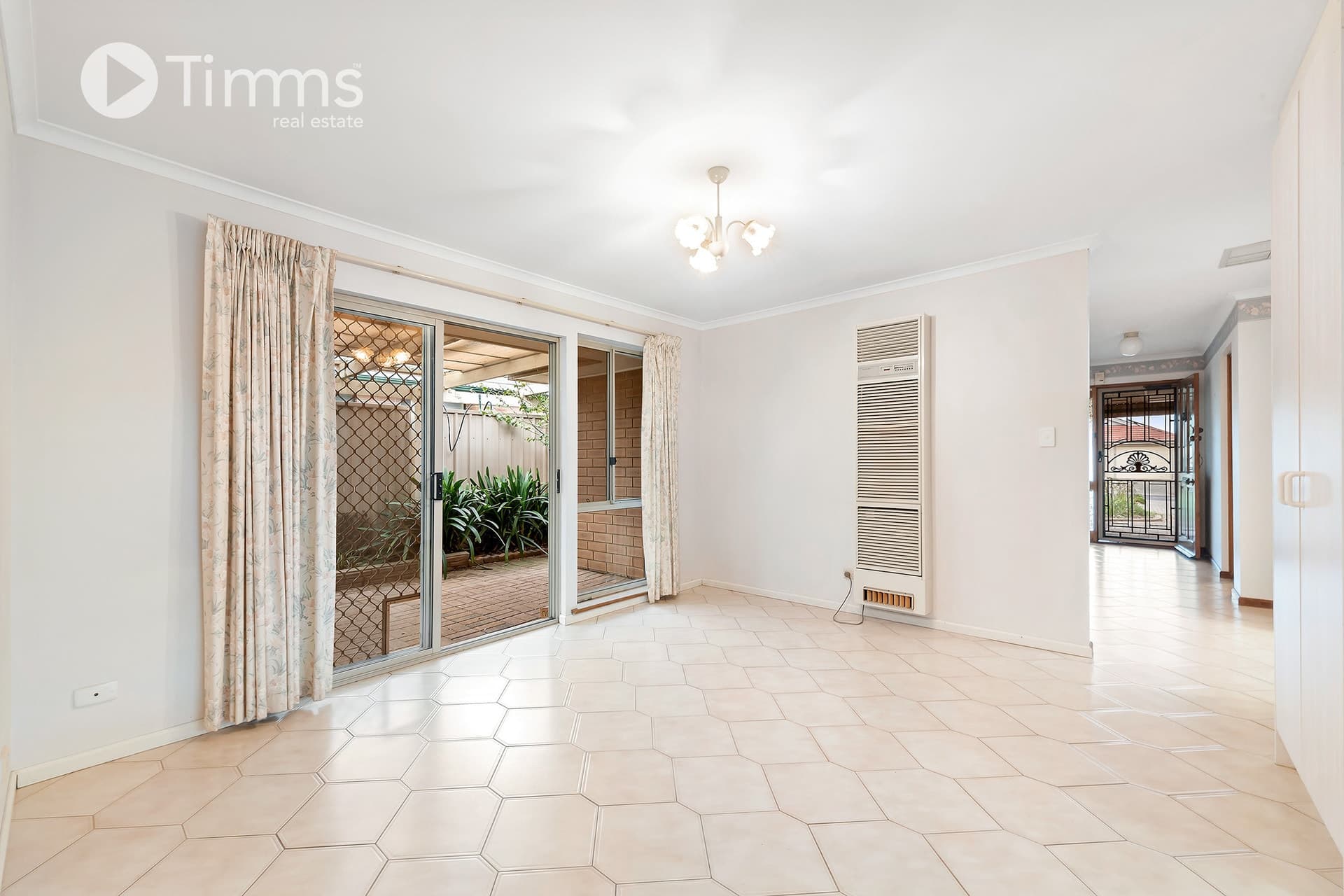 6 Seaspray Court, Seaford Rise - Thumbnail 4