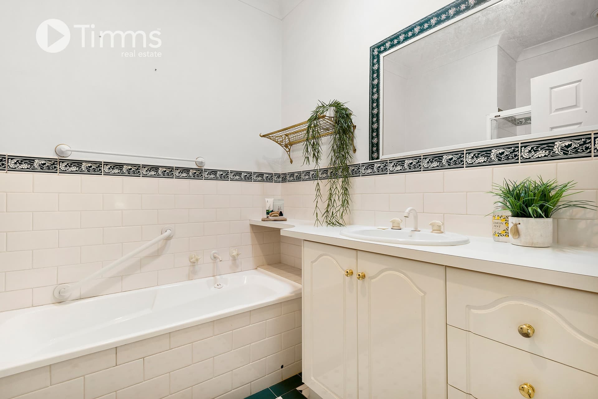 1E Sturm Court, Oaklands Park - Thumbnail 5