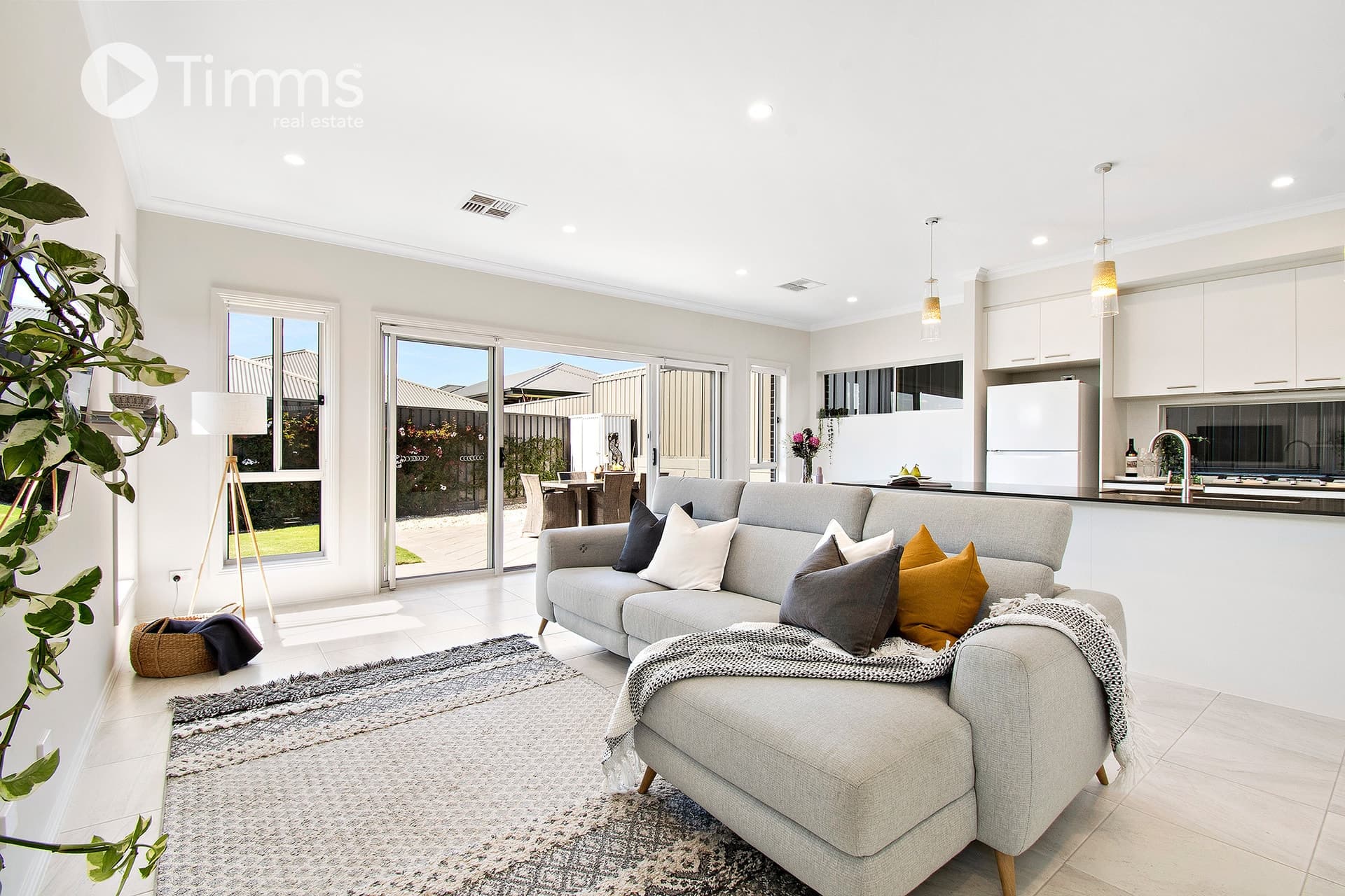 6 Emperor Way, Hackham - Thumbnail 2