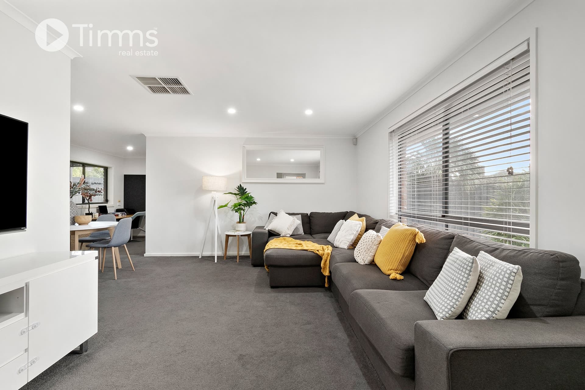 12 Blaxland Avenue, Woodcroft - Thumbnail 4