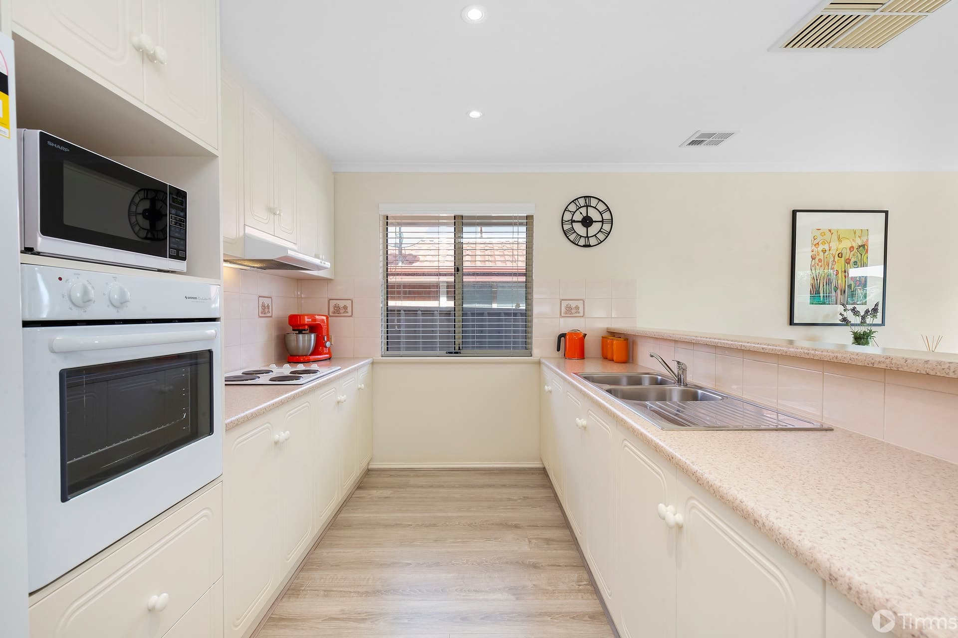 32 Talladira Way, Woodcroft - Thumbnail 2
