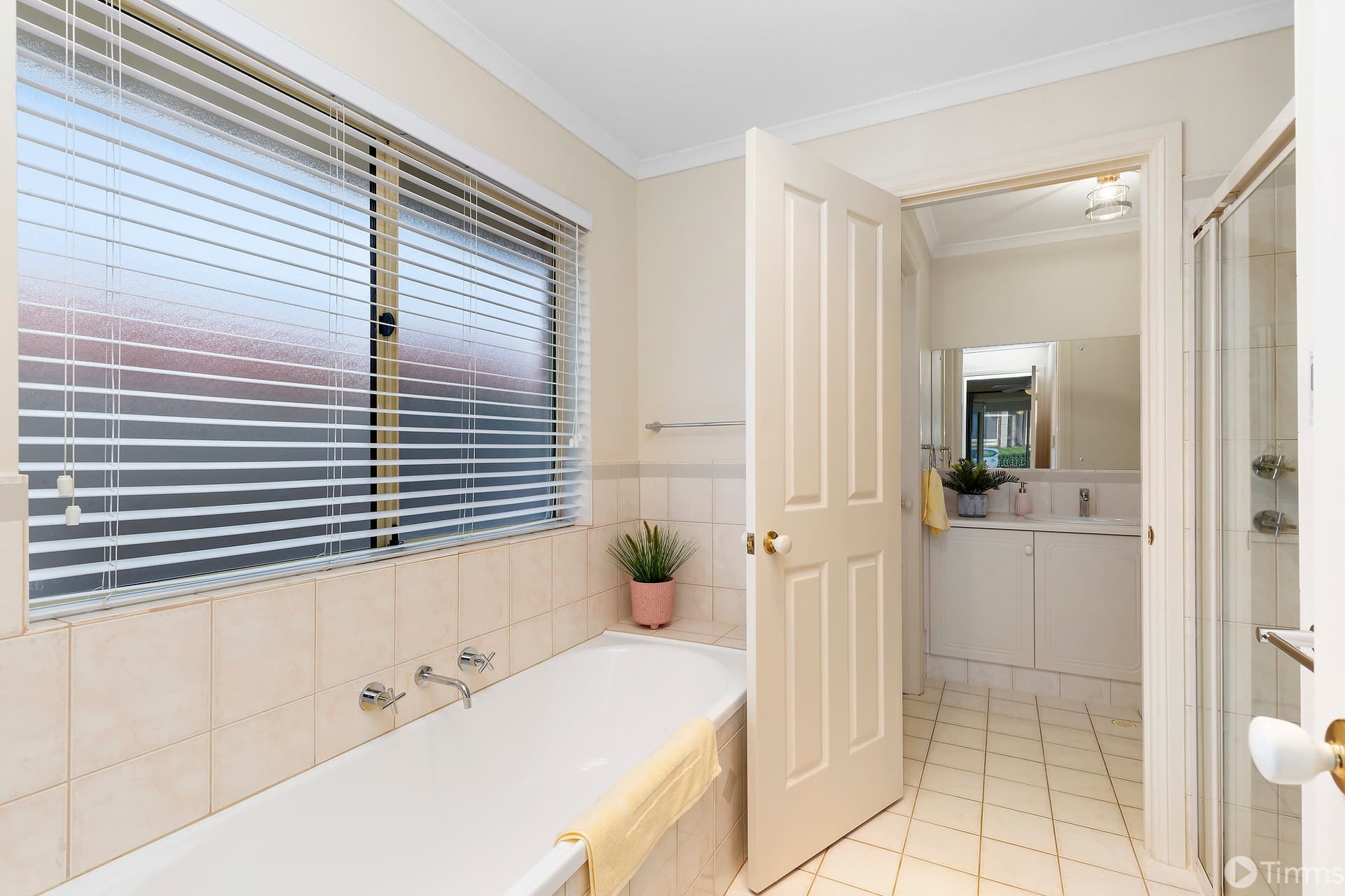 32 Talladira Way, Woodcroft - Thumbnail 8