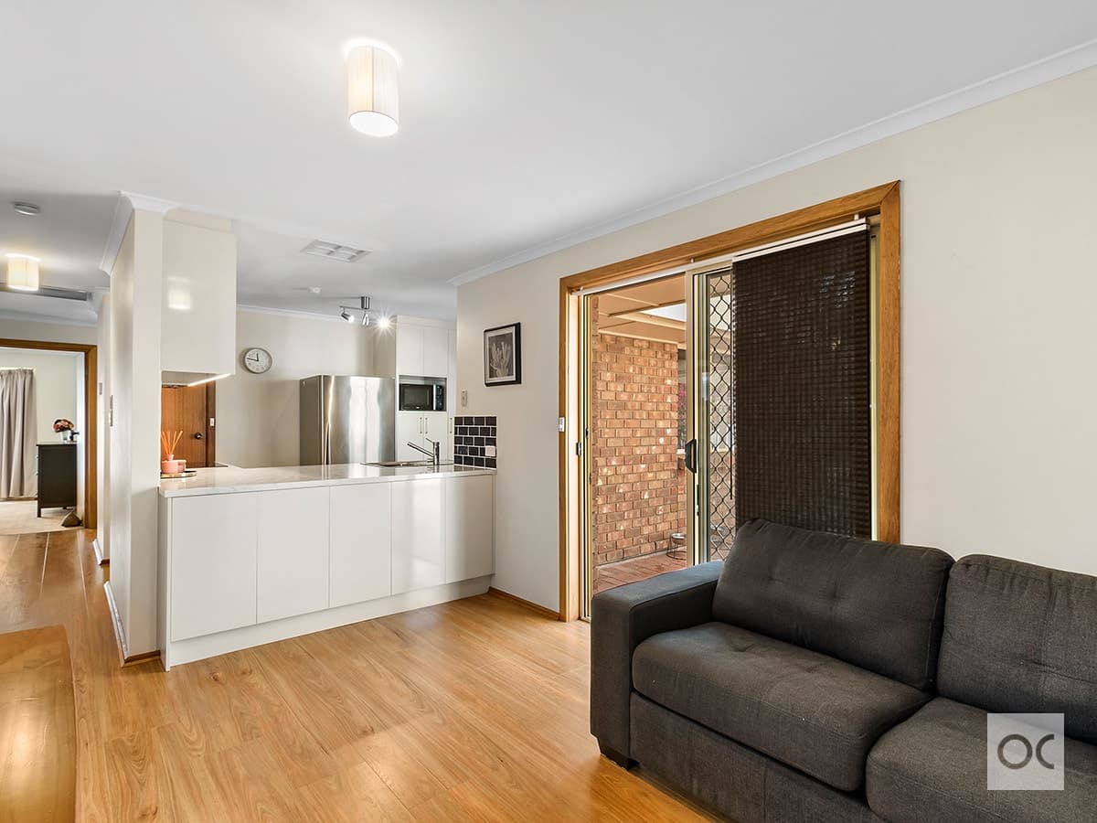 48 Sir James Hardy Way, Woodcroft - Thumbnail 4