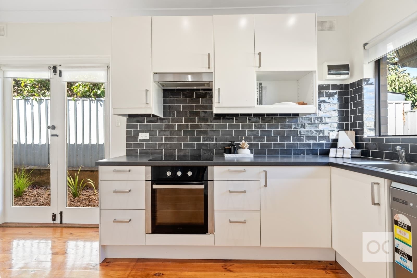 4/400 The Parade, Kensington Gardens - Image 1