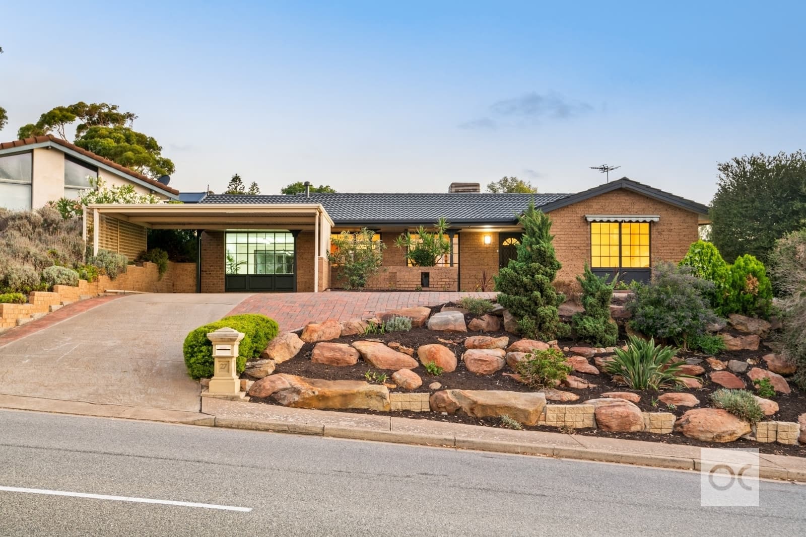 27 Minnipa Drive, Hallett Cove - Image 1