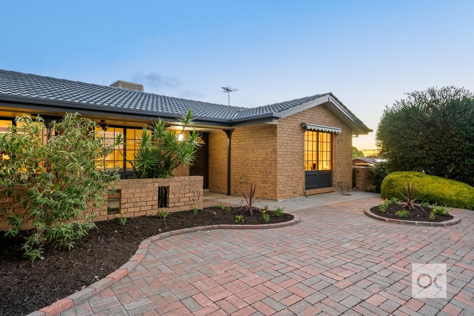 27 Minnipa Drive, Hallett Cove - Thumbnail 2