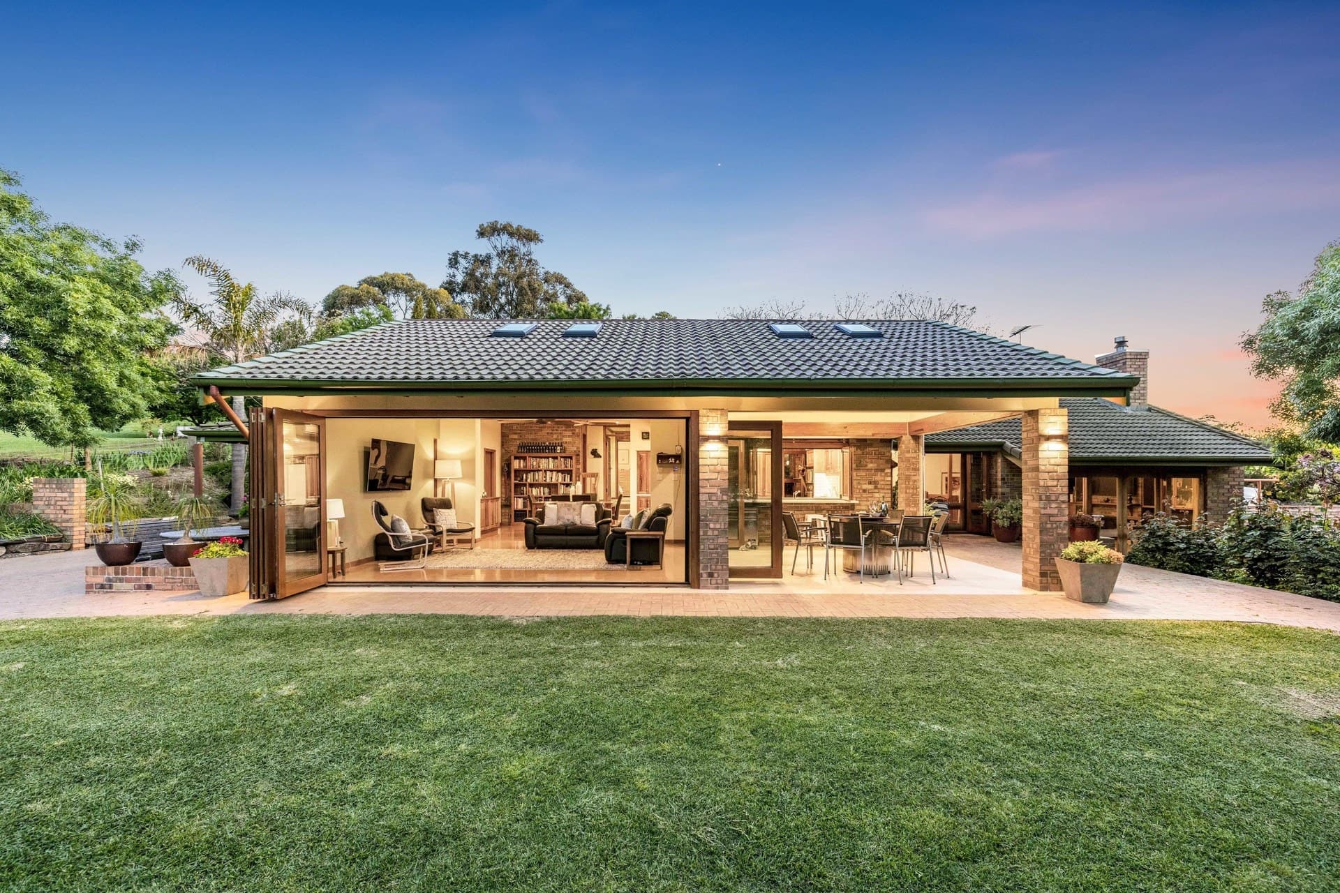 1946 North East Road, Inglewood - Image 1