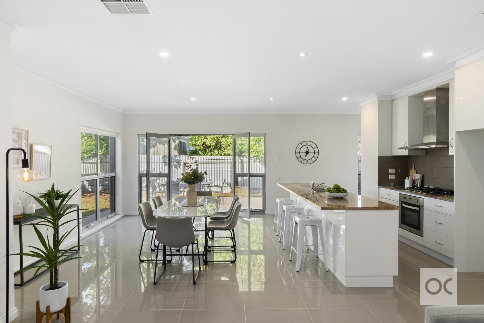4 Norseman Court, Westbourne Park - Thumbnail 2
