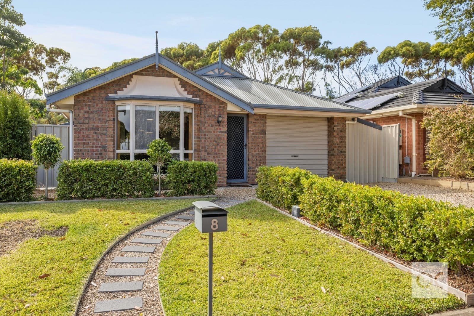 8 Seaspray Court, Seaford Rise - Thumbnail 2