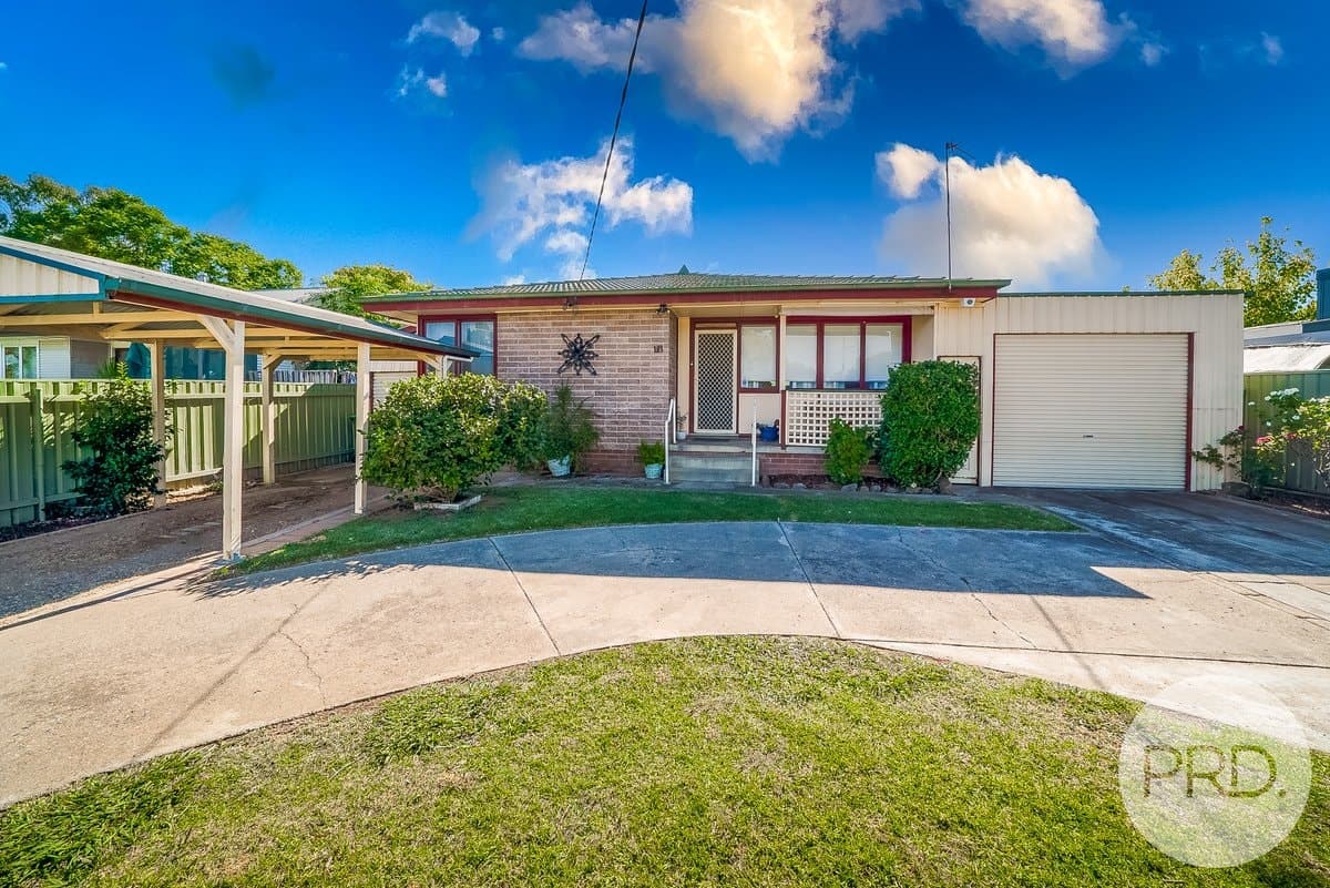 11 Chifley Crescent, KOORINGAL NSW 2650, Kooringal - Image 1