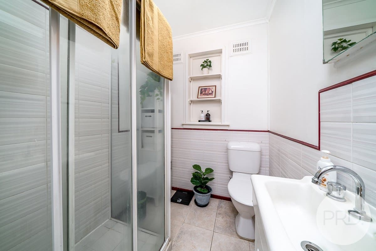 11 Chifley Crescent, KOORINGAL NSW 2650, Kooringal - Thumbnail 8