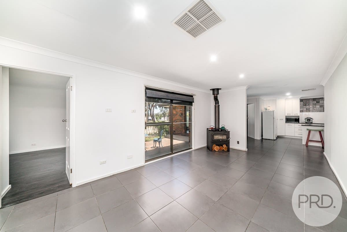 11 Michigan Drive, LAKE ALBERT NSW 2650, Lake Albert - Thumbnail 4