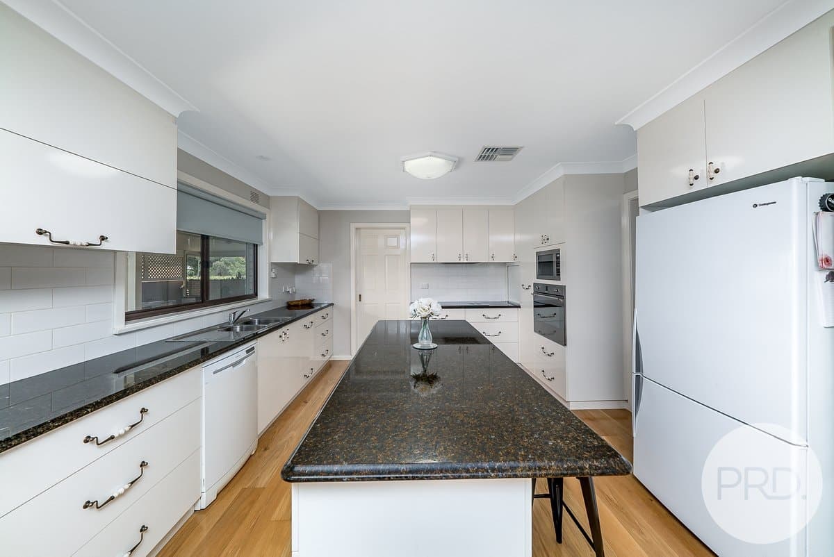 34 Balmoral Crescent, LAKE ALBERT NSW 2650, Lake Albert - Thumbnail 2