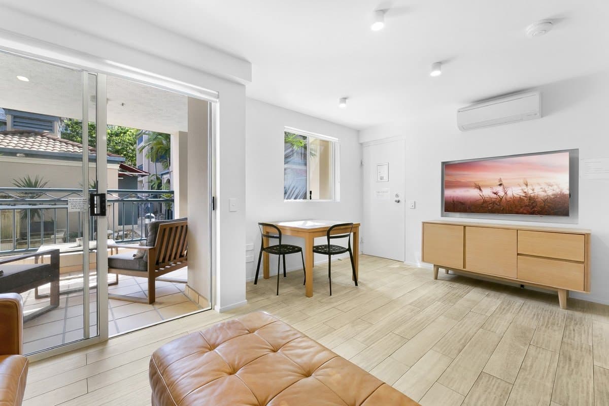 4/21-25 Peerless Avenue, Mermaid Beach QLD 4218, Mermaid Beach Property Image - Thumbnail 2