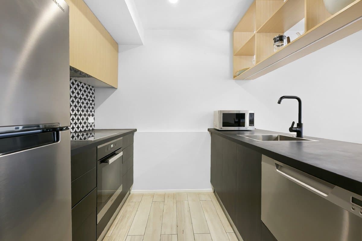 4/21-25 Peerless Avenue, Mermaid Beach QLD 4218, Mermaid Beach Property Image - Thumbnail 4