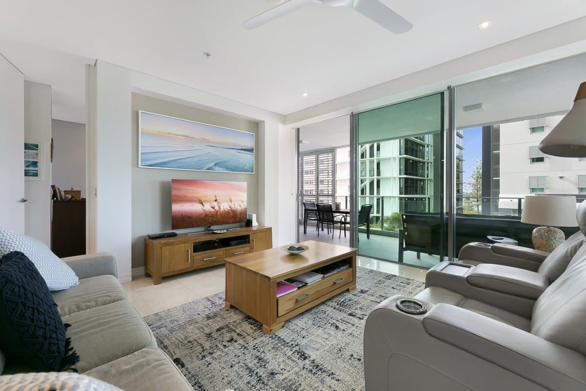7/106 The Esplanade, Burleigh Heads QLD 4220, Burleigh Heads Property Image - Thumbnail 4
