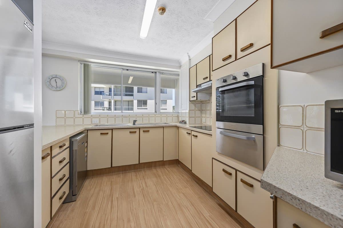 9/170-180 The Esplanade, Burleigh Heads QLD 4220, Burleigh Heads Property Image - Thumbnail 5
