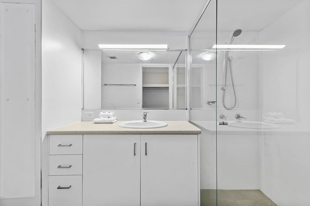 9/170-180 The Esplanade, Burleigh Heads QLD 4220, Burleigh Heads Property Image - Thumbnail 7