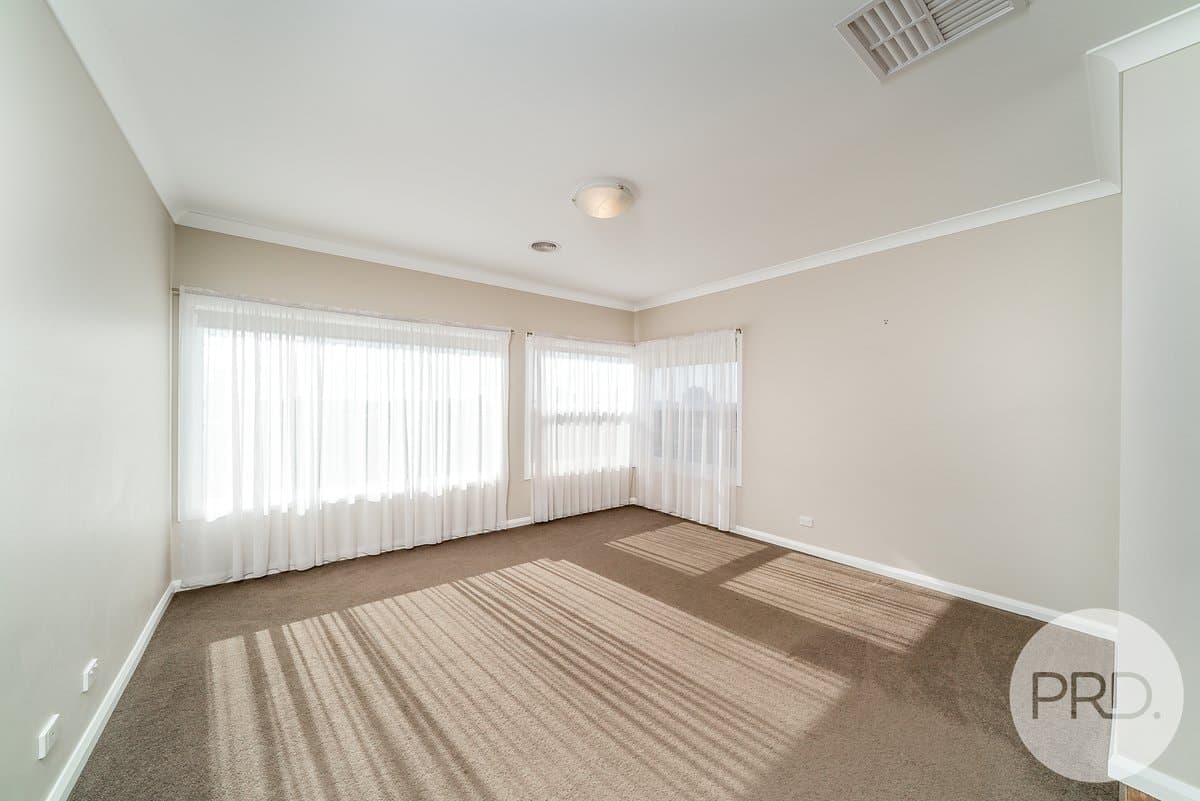 4 Watson Boulevard, LLOYD NSW 2650, Lloyd - Thumbnail 5