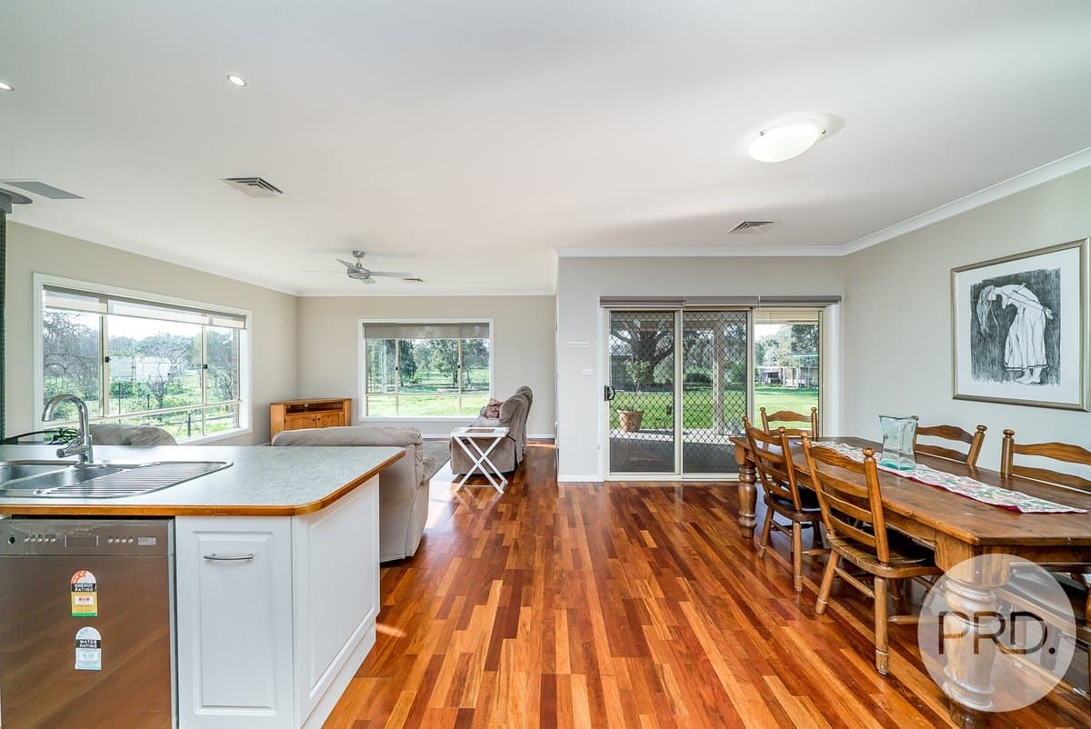 6 Bell Gum Place, LAKE ALBERT NSW 2650, Lake Albert - Thumbnail 2