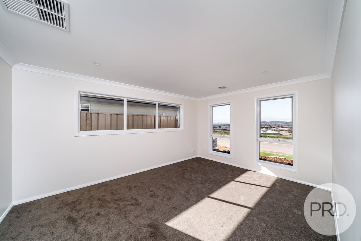 34 Watson Boulevard, LLOYD NSW 2650, Lloyd - Thumbnail 4