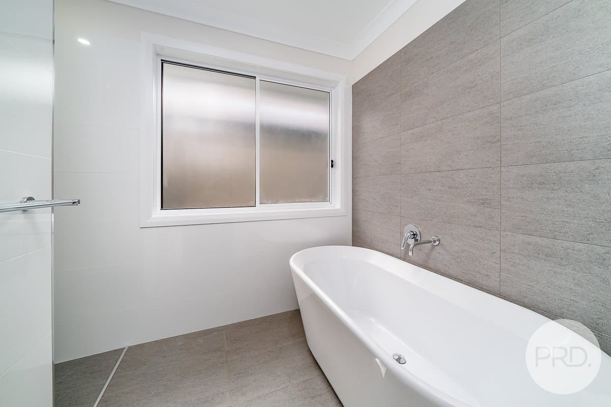 34 Watson Boulevard, LLOYD NSW 2650, Lloyd - Thumbnail 8