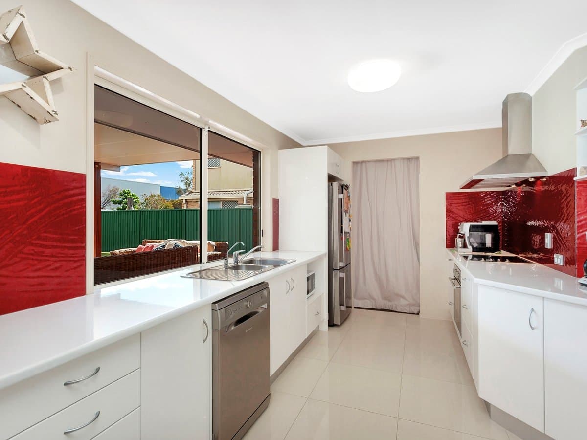 92 Cassowary Drive, BURLEIGH WATERS QLD 4220, Burleigh Waters - Thumbnail 4
