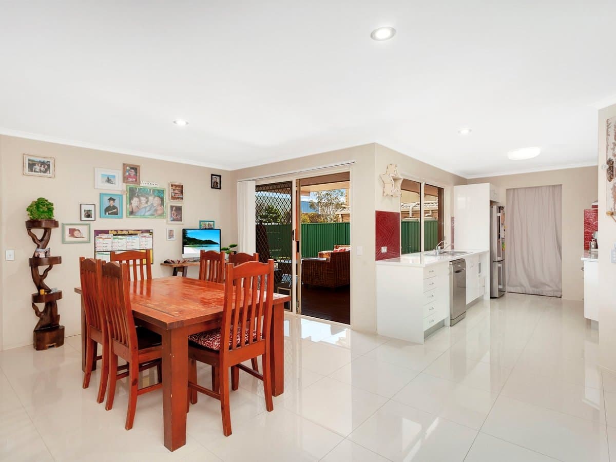 92 Cassowary Drive, BURLEIGH WATERS QLD 4220, Burleigh Waters - Thumbnail 5
