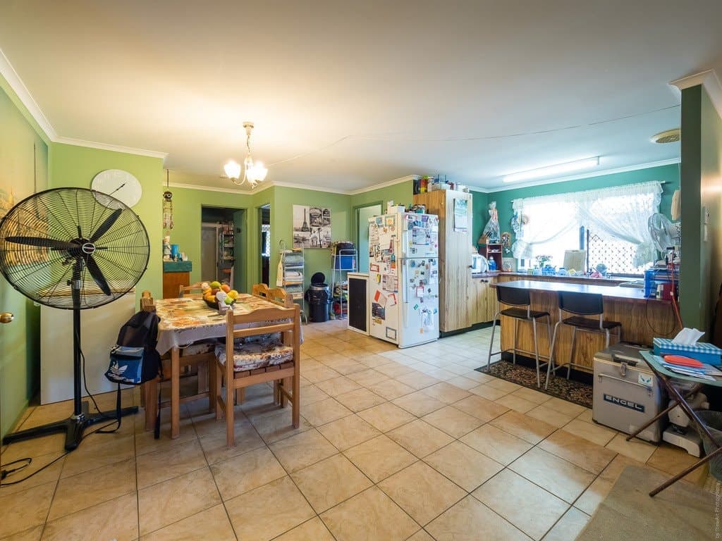 4
                Debra
                Court
            
            
            
            urangan
            
            
            QLD,
            4655, Urangan - Thumbnail 5