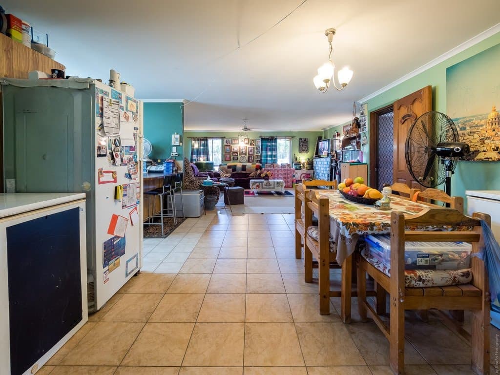 4
                Debra
                Court
            
            
            
            urangan
            
            
            QLD,
            4655, Urangan - Thumbnail 6