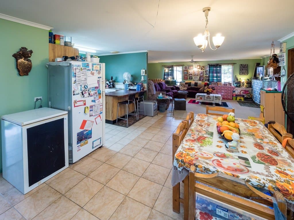 4
                Debra
                Court
            
            
            
            urangan
            
            
            QLD,
            4655, Urangan - Thumbnail 7