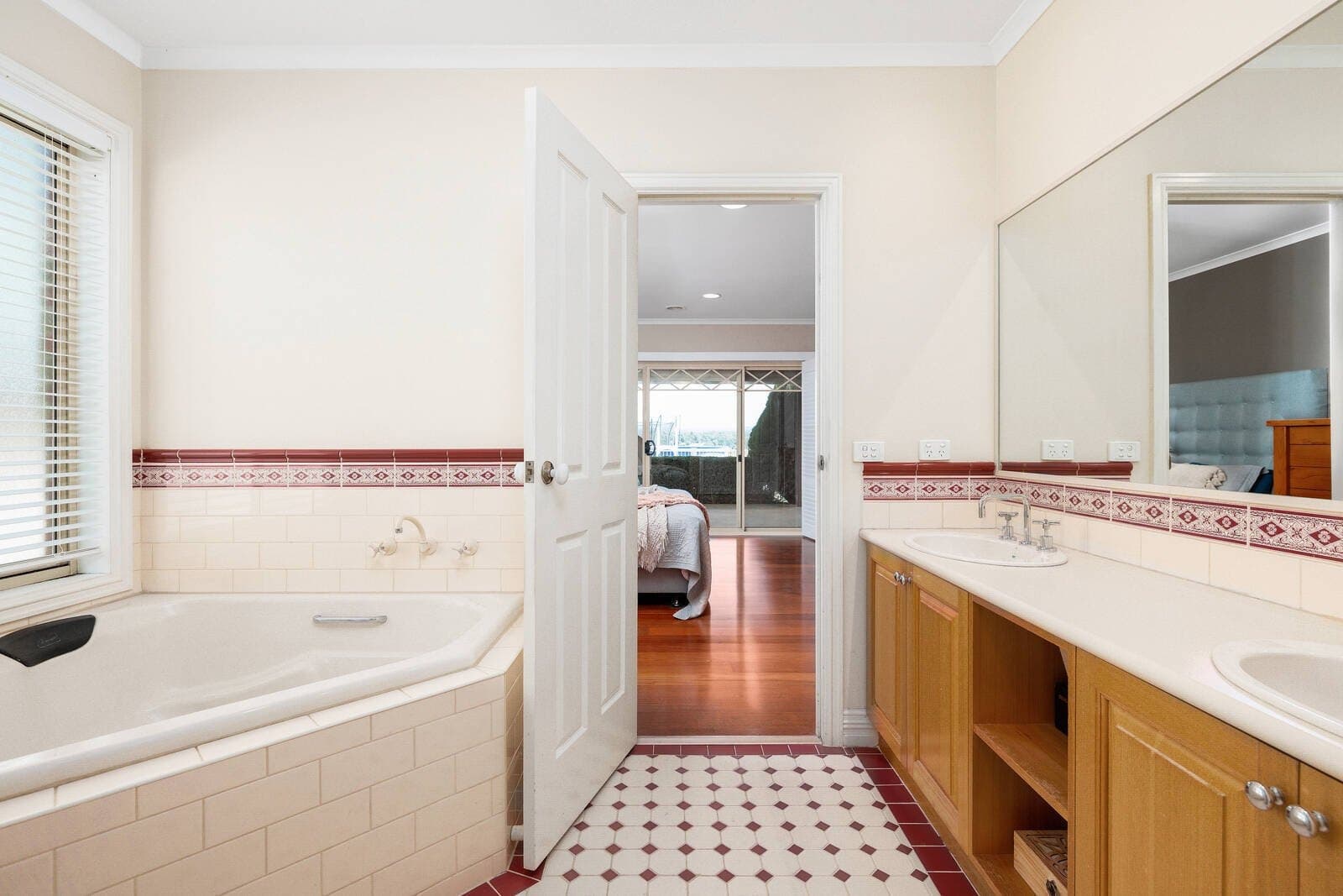 52 Skyline Drive, Gisborne, Gisborne - Thumbnail 5