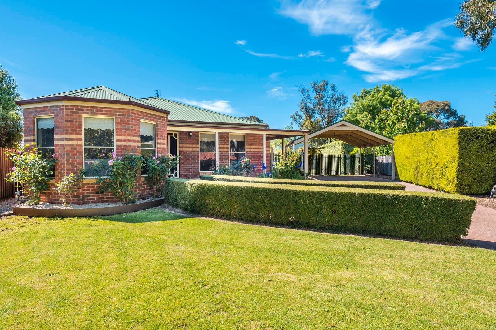 1 Pine Close, Woodend - Image 1