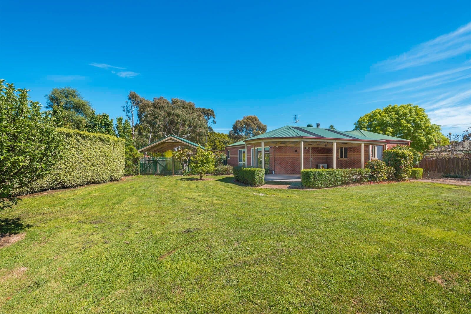 1 Pine Close, Woodend - Thumbnail 2