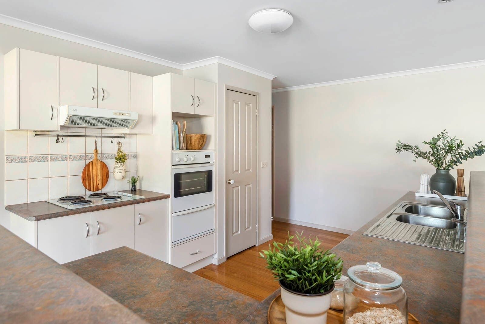 1 Pine Close, Woodend - Thumbnail 7