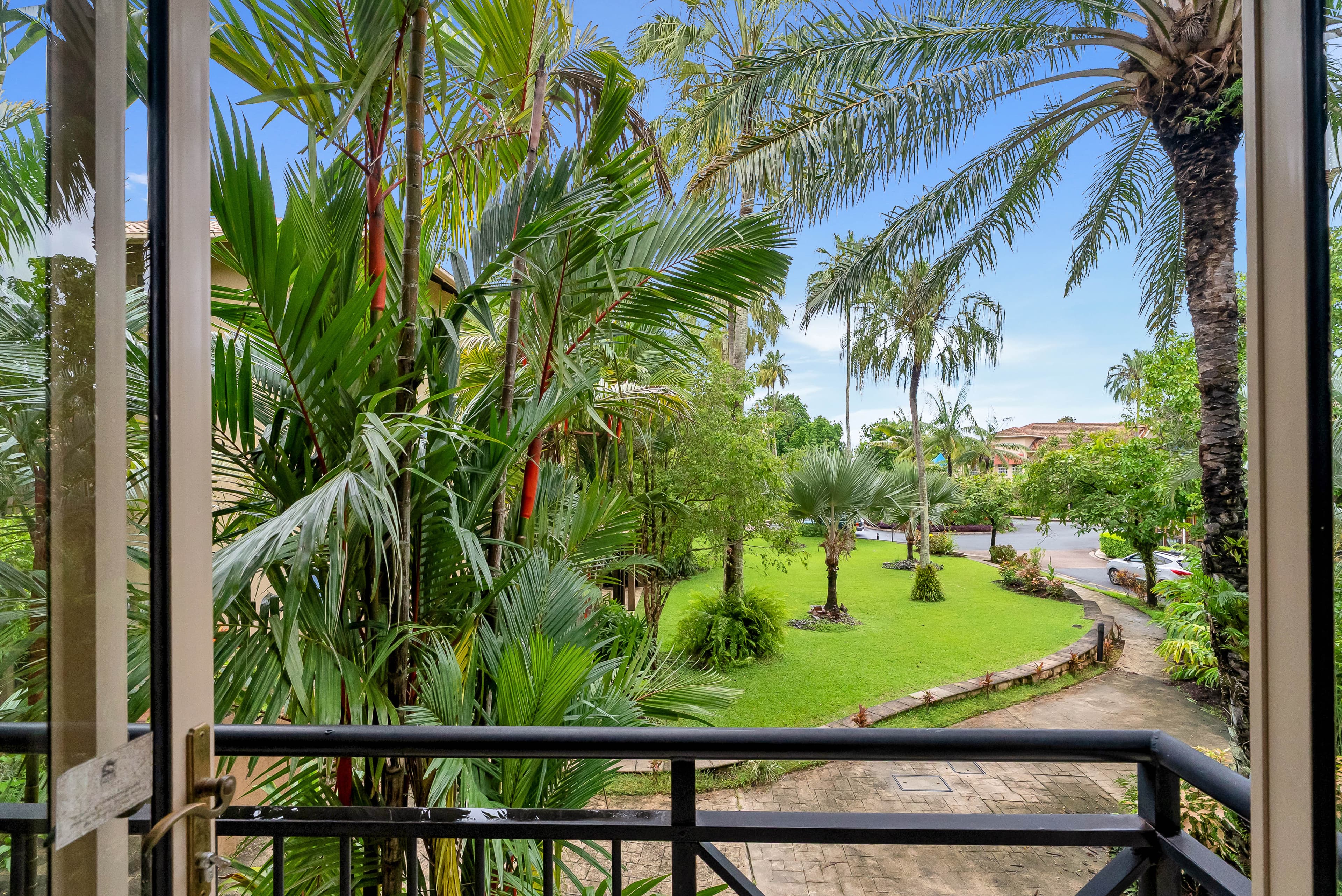 808/2-10 Greenslopes Street, Cairns North - Thumbnail 3
