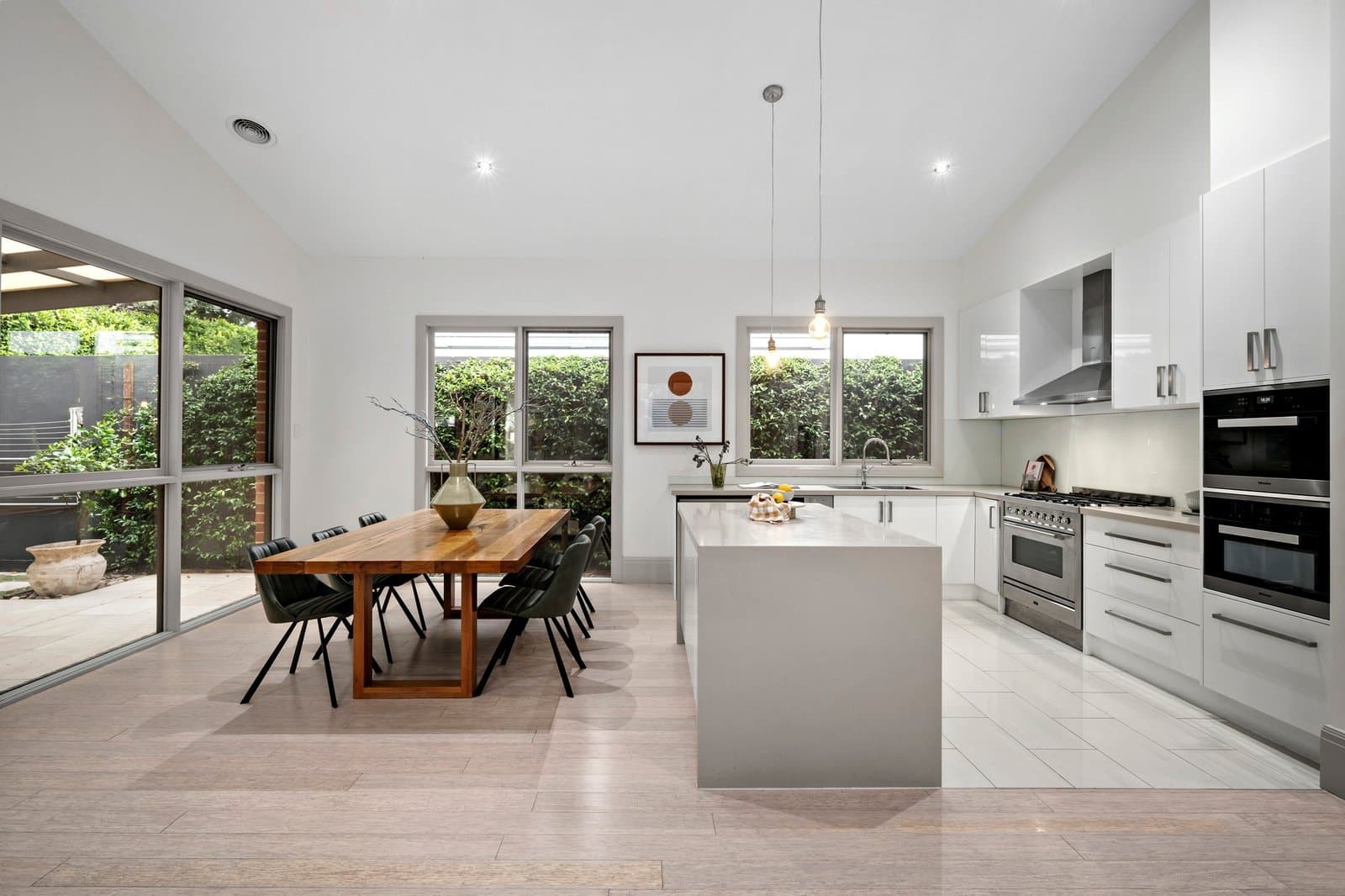 24 Rothesay Avenue, Elwood - Thumbnail 2