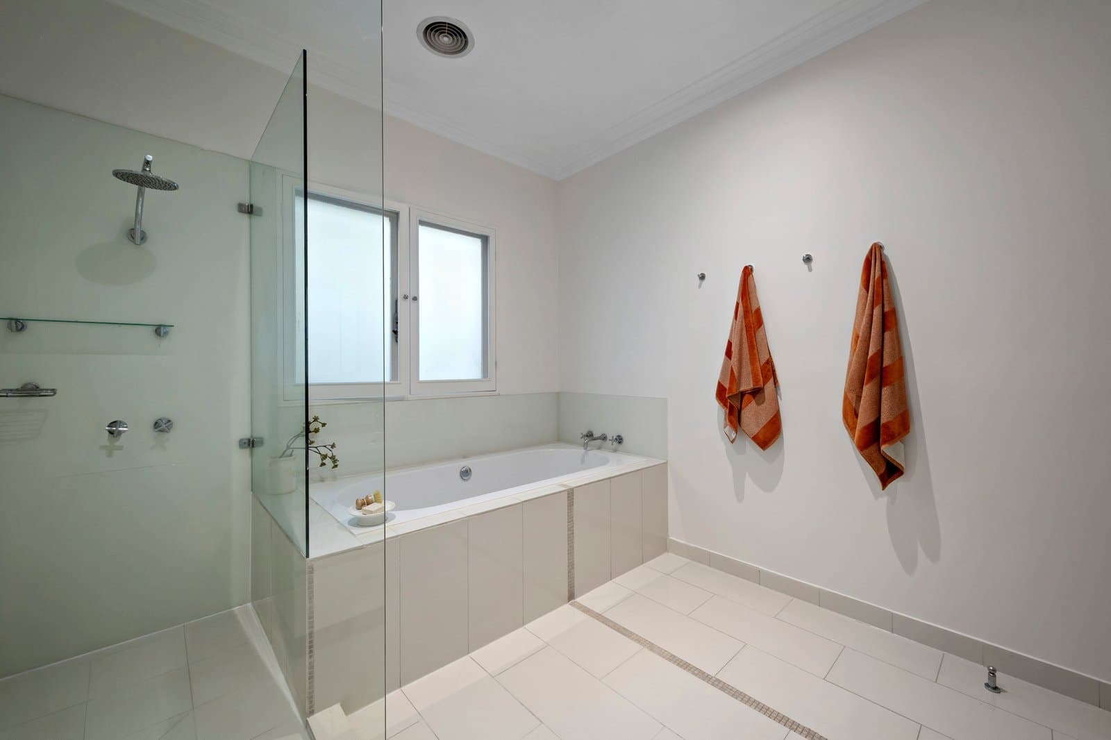 24 Rothesay Avenue, Elwood - Thumbnail 7