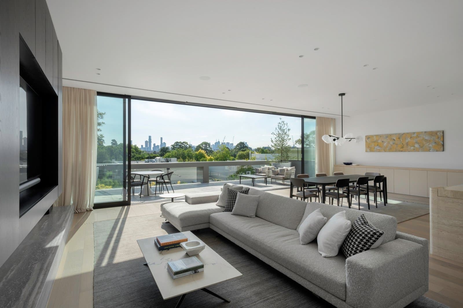 20 Cloverdale Avenue, Toorak - Thumbnail 2