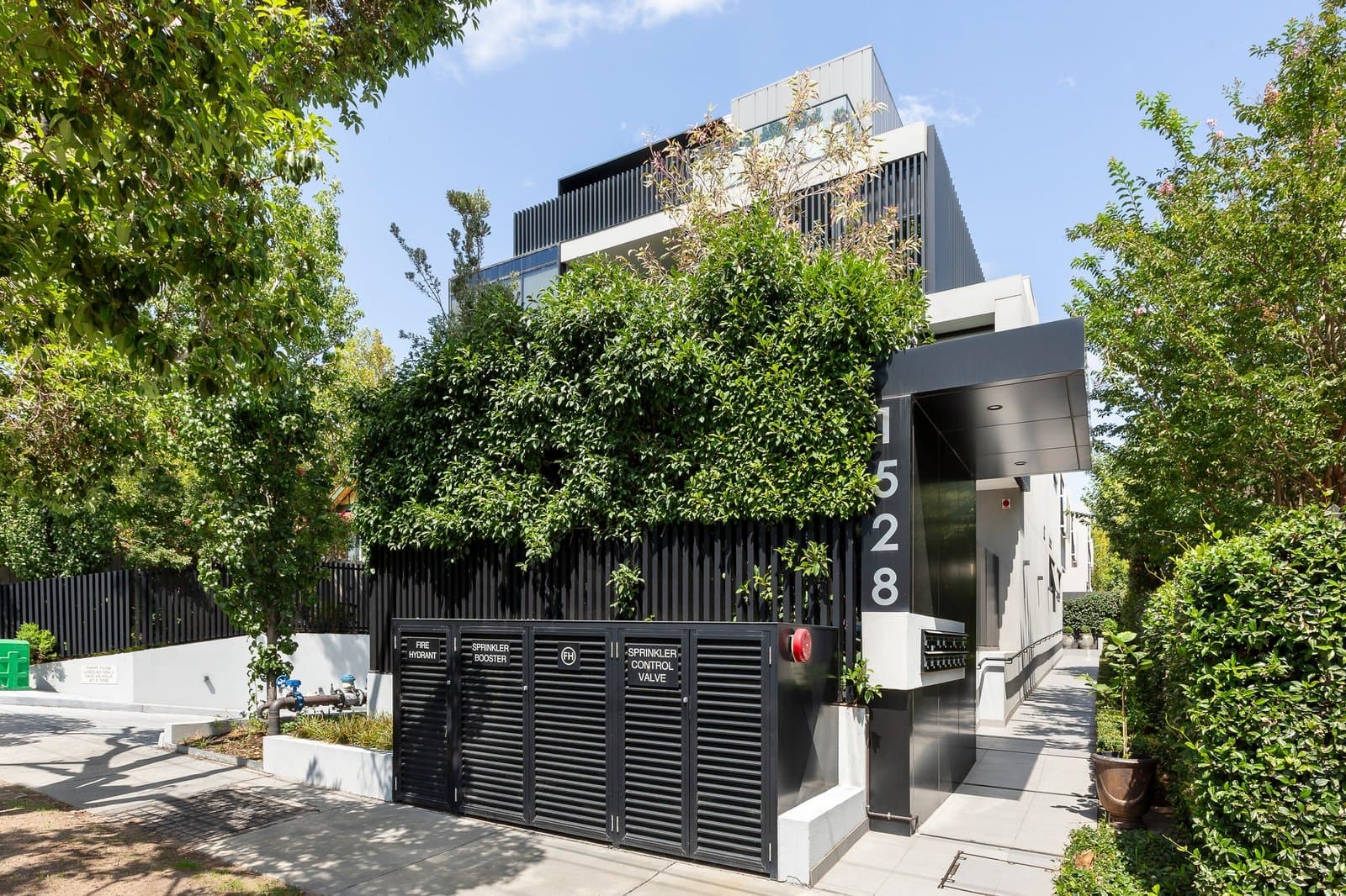 2/1528 Malvern Road, Glen Iris - Image 1