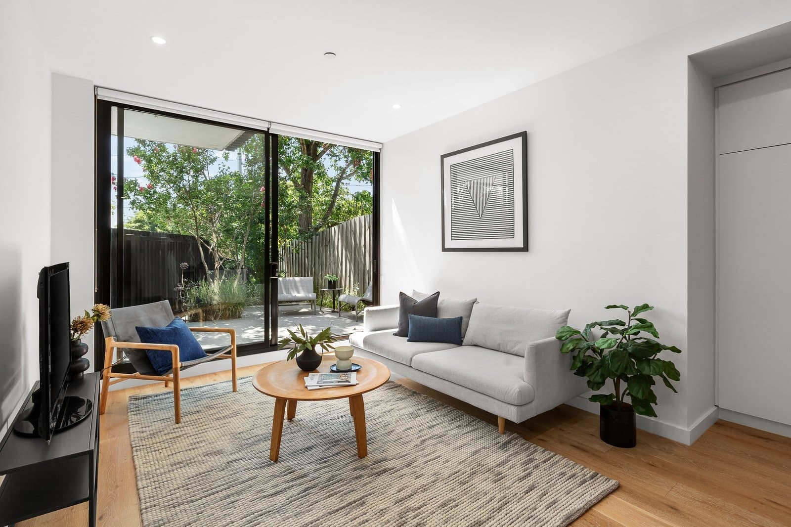 2/1528 Malvern Road, Glen Iris - Thumbnail 3