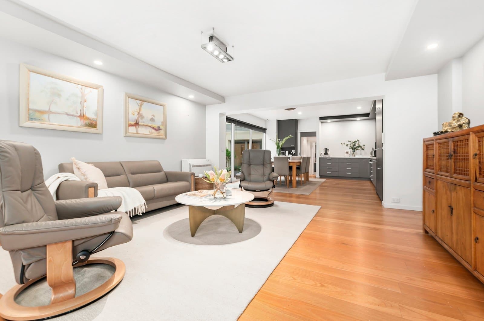 8 Lang Street, South Yarra - Thumbnail 2