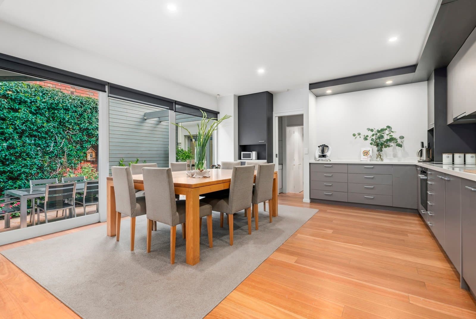 8 Lang Street, South Yarra - Thumbnail 3