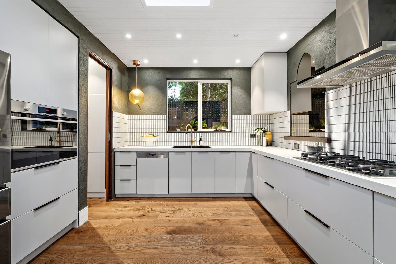 8 Nyora Grove, Caulfield North - Thumbnail 7