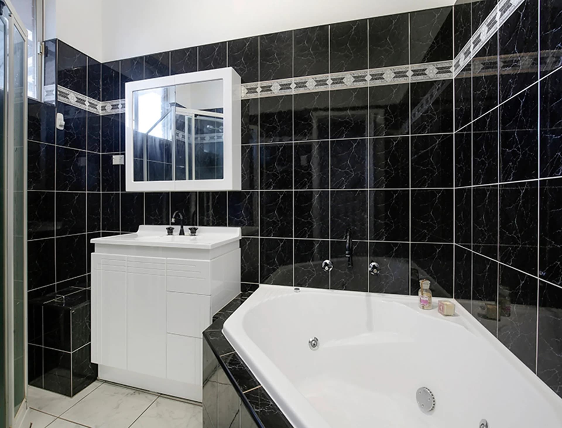 15 Beveles Avenue, UNANDERRA NSW 2526, Unanderra - Thumbnail 4